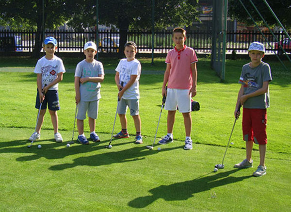 pobyt v letnom tábore Rytieri a kňažné golfu