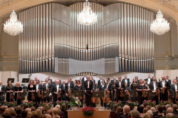 Súťaž o lístky na koncert v Slovenskej filharmónii so šéfdirigentom Jamesom Juddom