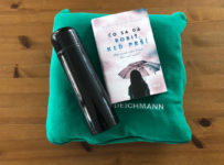 Súťaž o flísovú deku v praktickom vrecku Deichmann, šikovnú termosku a knihu