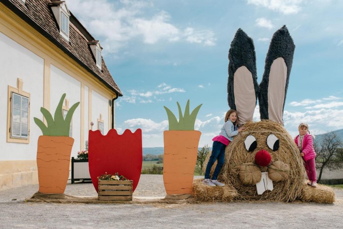 Veľkonočná súťaž o 3 x rodinné vstupenky na zámok Schloss Hof